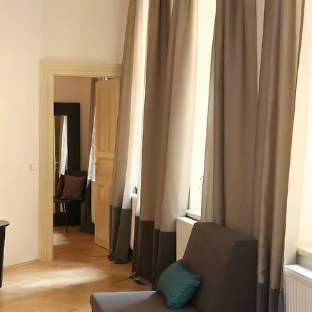 Beautiful Spacious Namesti Republiky Apartment Prague