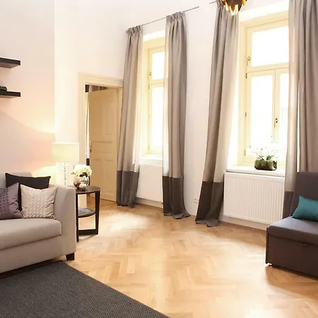Beautiful Spacious Namesti Republiky Apartment Prague