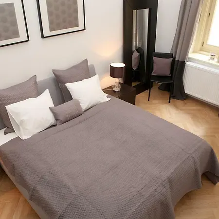 Apartment Beautiful Spacious Namesti Republiky