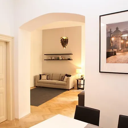 Beautiful Spacious Namesti Republiky * Prague